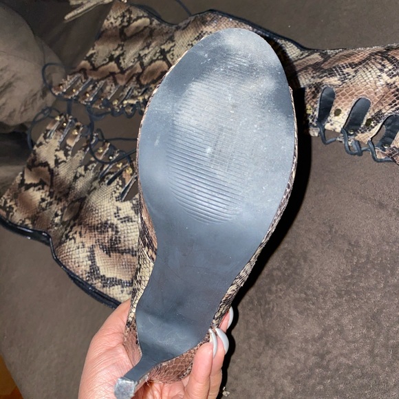 Snake skin thigh high heels - Picture 4 of 5